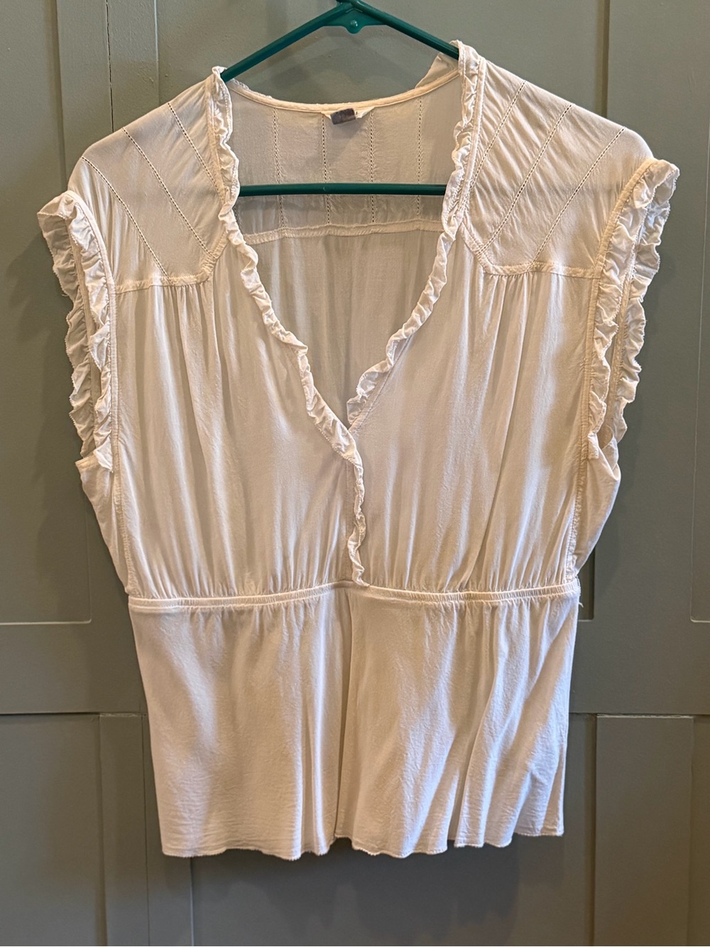 Fossil Cream Ruffle V-Neck Cap Sleeve Blouse